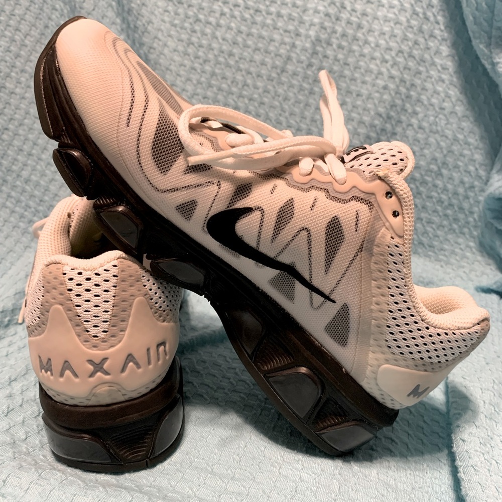 Nike Air Max Tailwind 7 Women’s Running Shoes (Size 6)